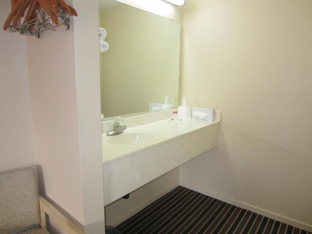 Room image 1